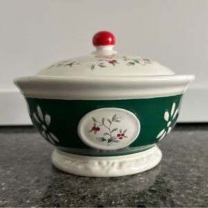 Pfaltzgraff Winterberry Covered Dish Round 7” Diameter Candy Nuts Holly Bells